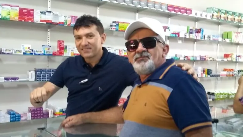 Equipe da Rocha Transportes com clientes, foto 1